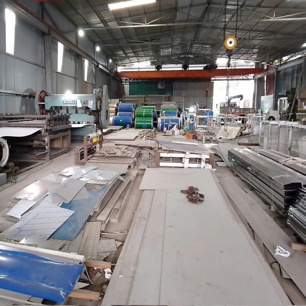 Nhiều báo giá thấp hơn vì chưa cộng đủ hao hụt, phụ kiện hoặc hoàn thiện bề mặt.