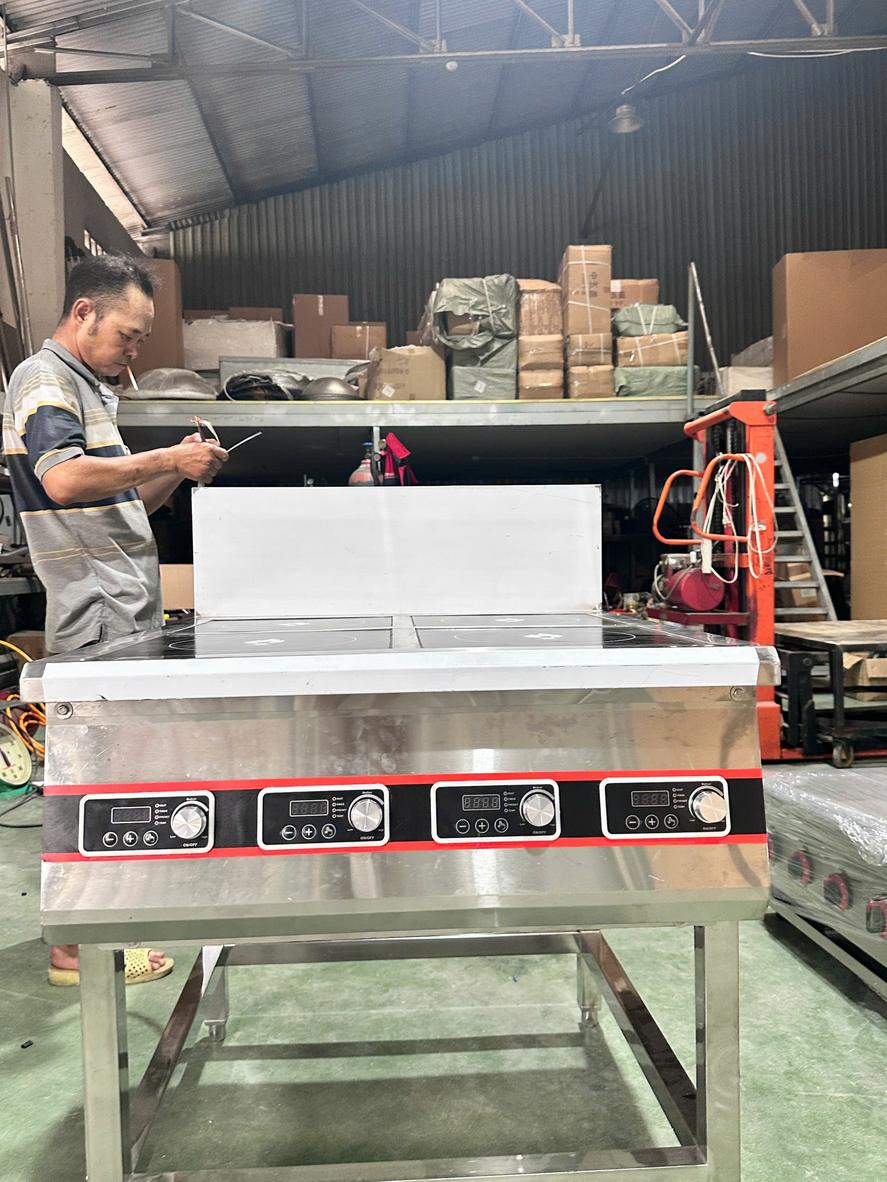 Đáy 3 lớp phù hợp nấu phổ thông, trong khi đáy 5 lớp ổn định hơn cho món hầm và vận hành liên tục.