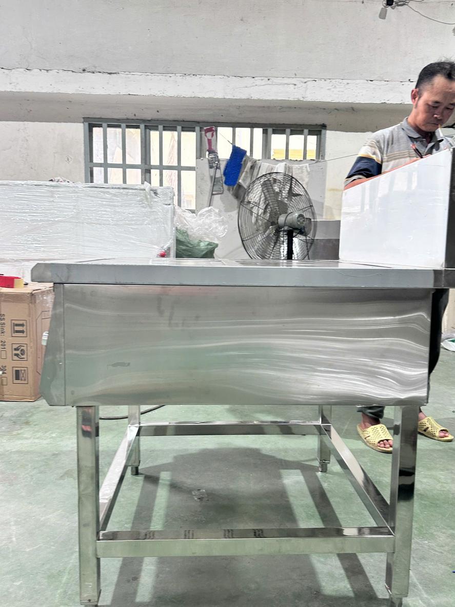 Dòng điện Foucault sinh nhiệt trực tiếp trong đáy nồi nhiễm từ khi đặt lên bếp từ.
