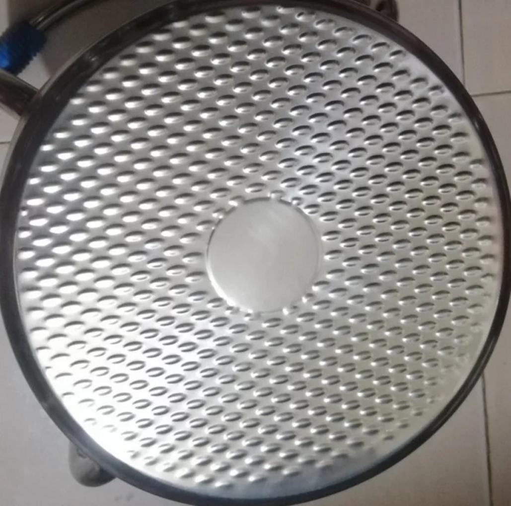 Inox 304 nguyên chất giúp mặt ghế inox 30-8D chống gỉ tốt trong môi trường ẩm.