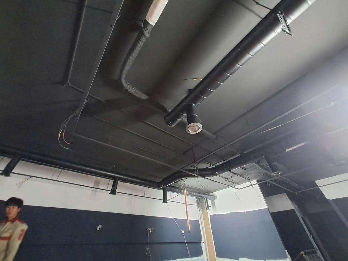 Khu sơ chế, rửa và lưu trữ bằng inox trong bếp công nghiệp quân đội