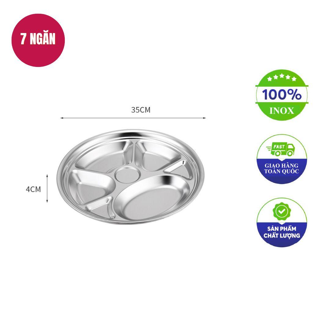 Kích thước 25 x 3 cm giúp khay inox tròn nhỏ gọn, vừa suất ăn cá nhân.