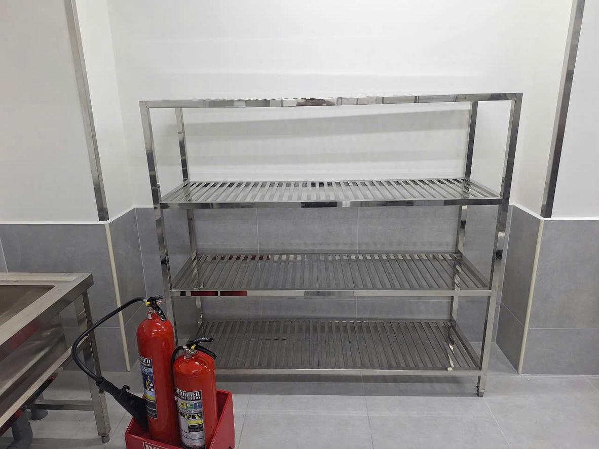 Xưởng inox 304 trực tiếp của Đại Việt tại Nhơn Trạch Đồng Nai phục vụ gia công và lắp đặt bếp nhà hàng.