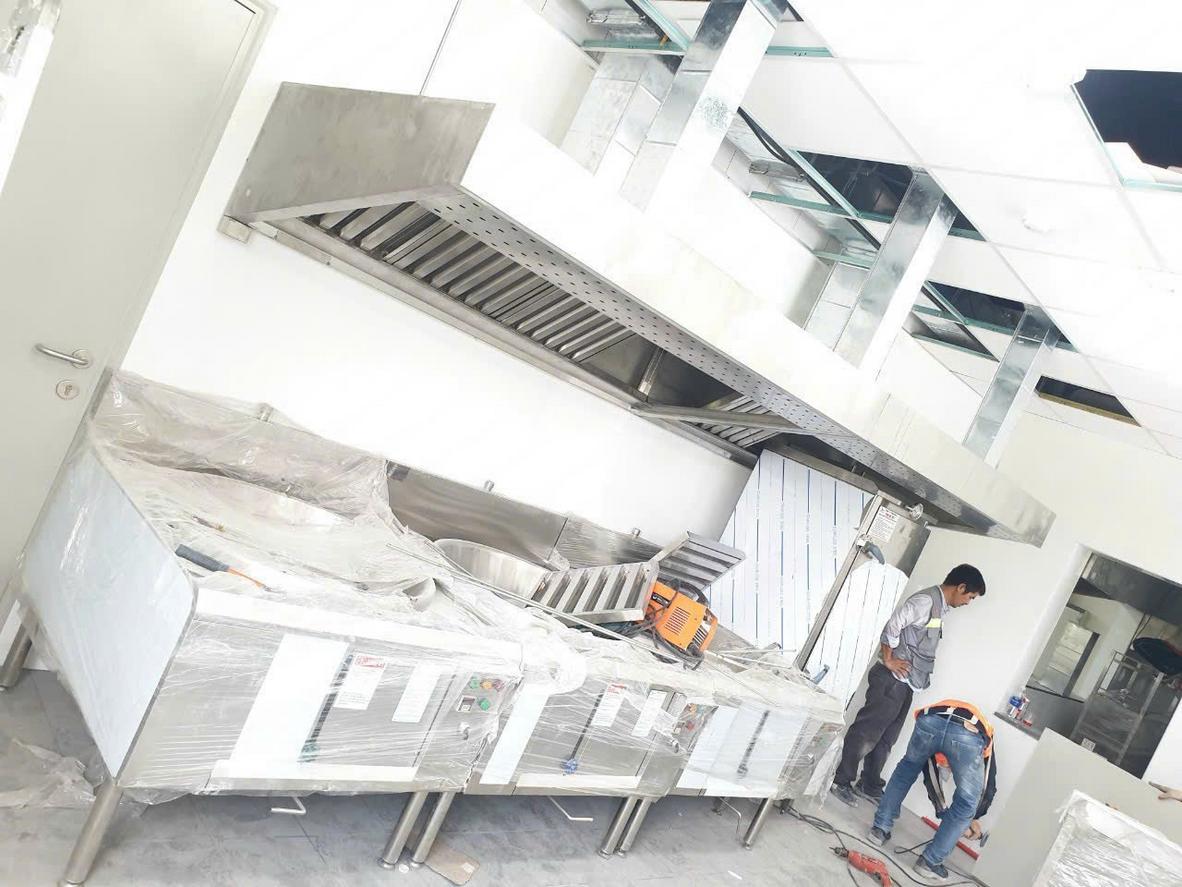 Năng lực gia công inox và hoàn thiện thiết bị cho bếp công nghiệp quy mô lớn.