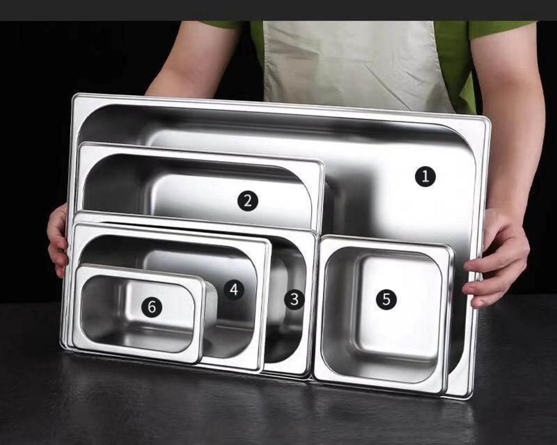 Nắp khay inox GN 2/3 giúp bảo quản thực phẩm gọn và sạch hơn.