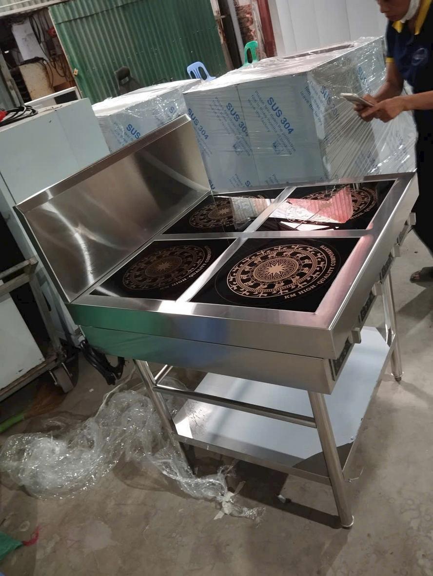 Thiết bị inox kém chất lượng có thể gỉ sét, cong vênh và làm tăng chi phí vận hành bếp công nghiệp.