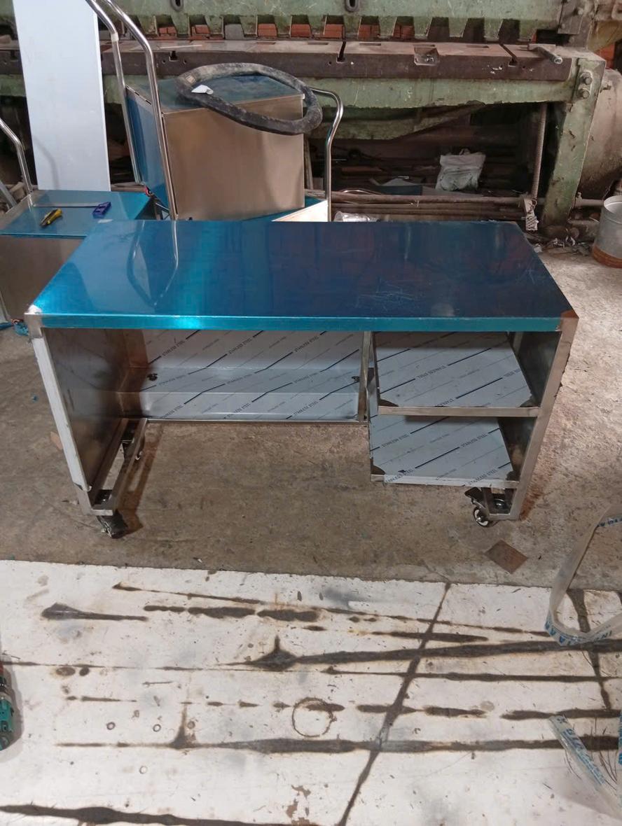 Bàn inox có bánh xe và hộc tủ trong dự án tại TP.HCM - Dự án Cơ Khí Đại Việt - Cơ Khí Đại Việt