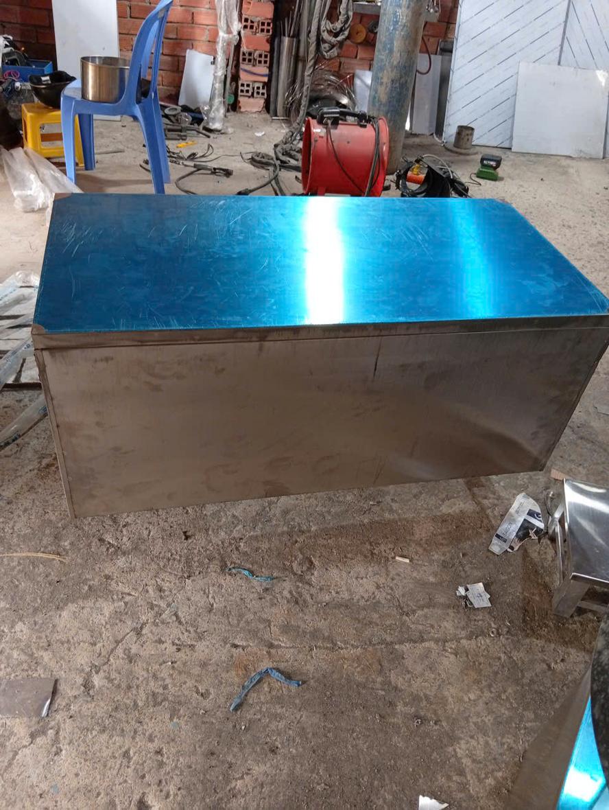 Kệ nhỏ để dao thớt trên bàn inox dự án TP.HCM - Dự án Cơ Khí Đại Việt - Cơ Khí Đại Việt