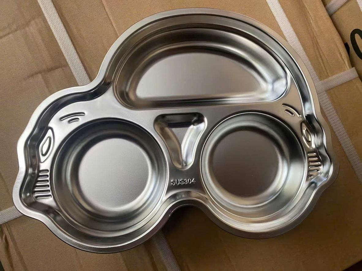Khay inox có nhiều vai trò khác nhau trong vận hành bếp.