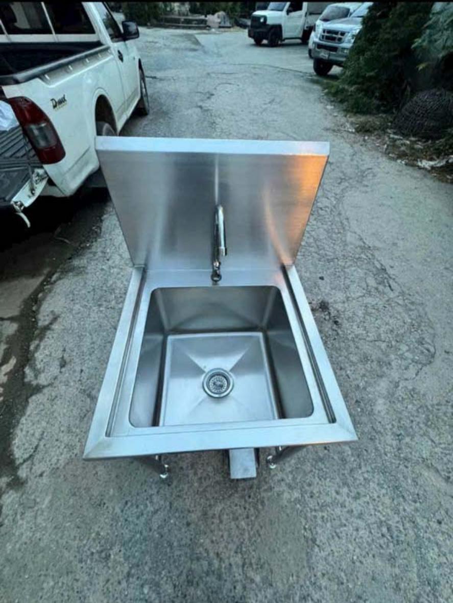 Inox 304, độ dày vật liệu và mối hàn là các yếu tố quyết định độ bền chậu rửa.