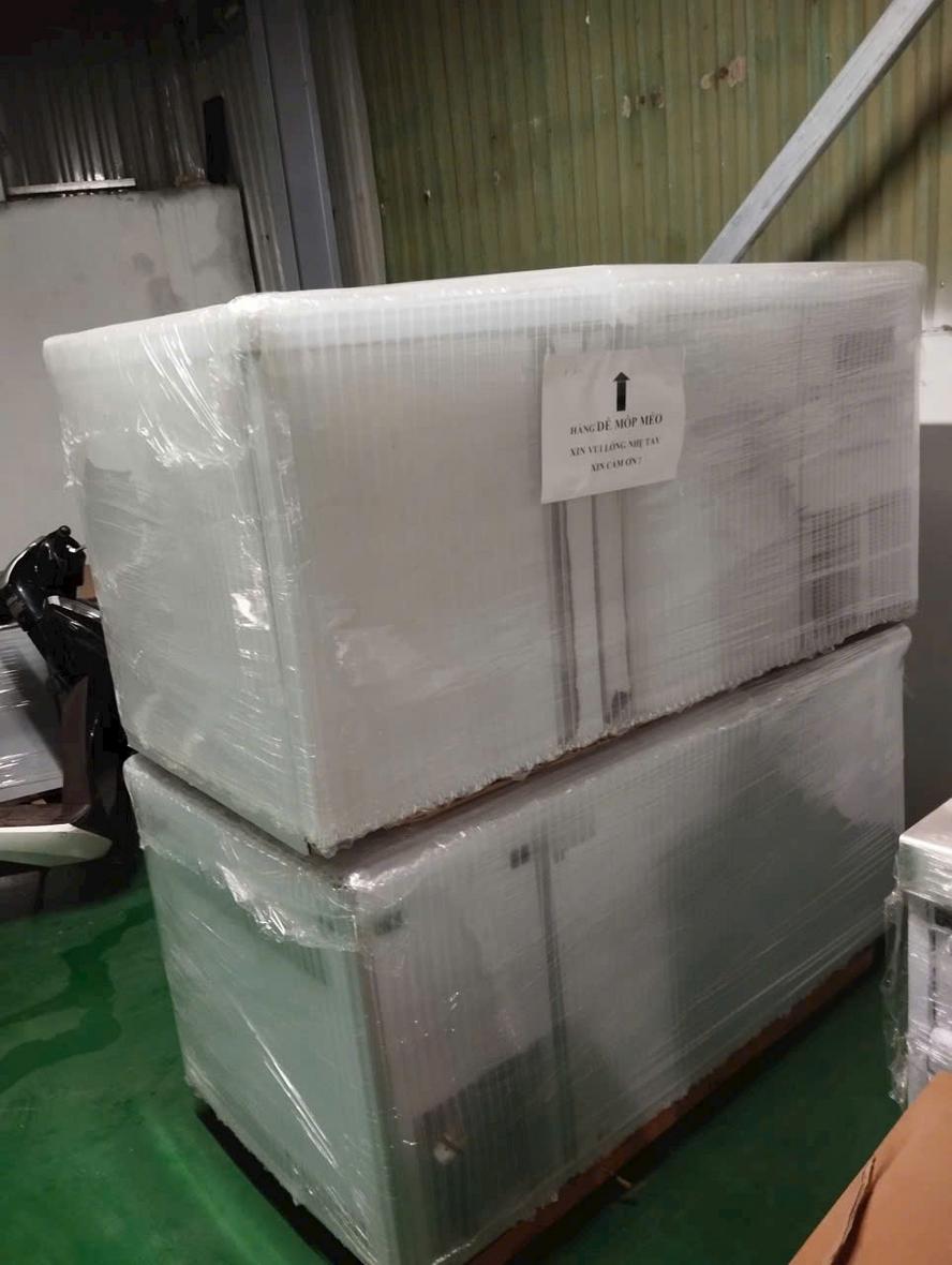 Bề mặt inox và mối hàn hoàn thiện tốt giúp bếp dễ vệ sinh và giảm rủi ro VSATTP.