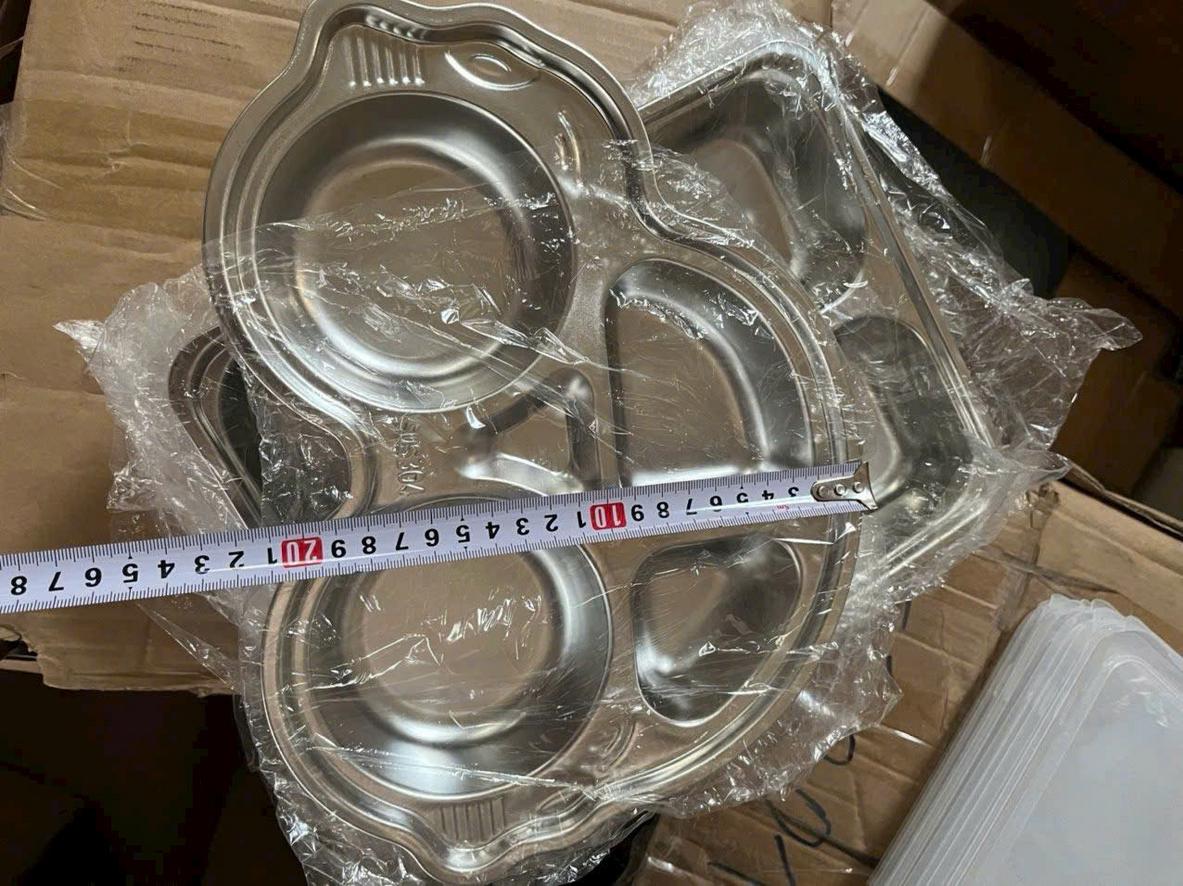 Thiết kế 5 ngăn sâu riêng biệt giúp chia khẩu phần rõ ràng và không lẫn mùi.