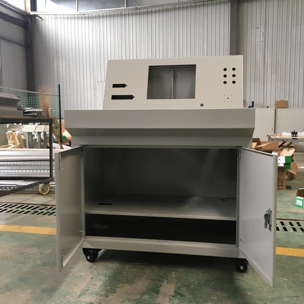 Độ dày vật liệu, kích thước DxRxC và tiêu chuẩn IP là 3 thông số kỹ thuật quyết định giá vỏ tủ điện