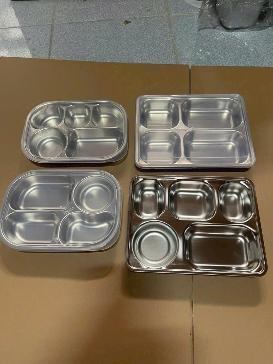 Độ dày tấm inox quyết định khả năng chịu lực và tuổi thọ của khay
