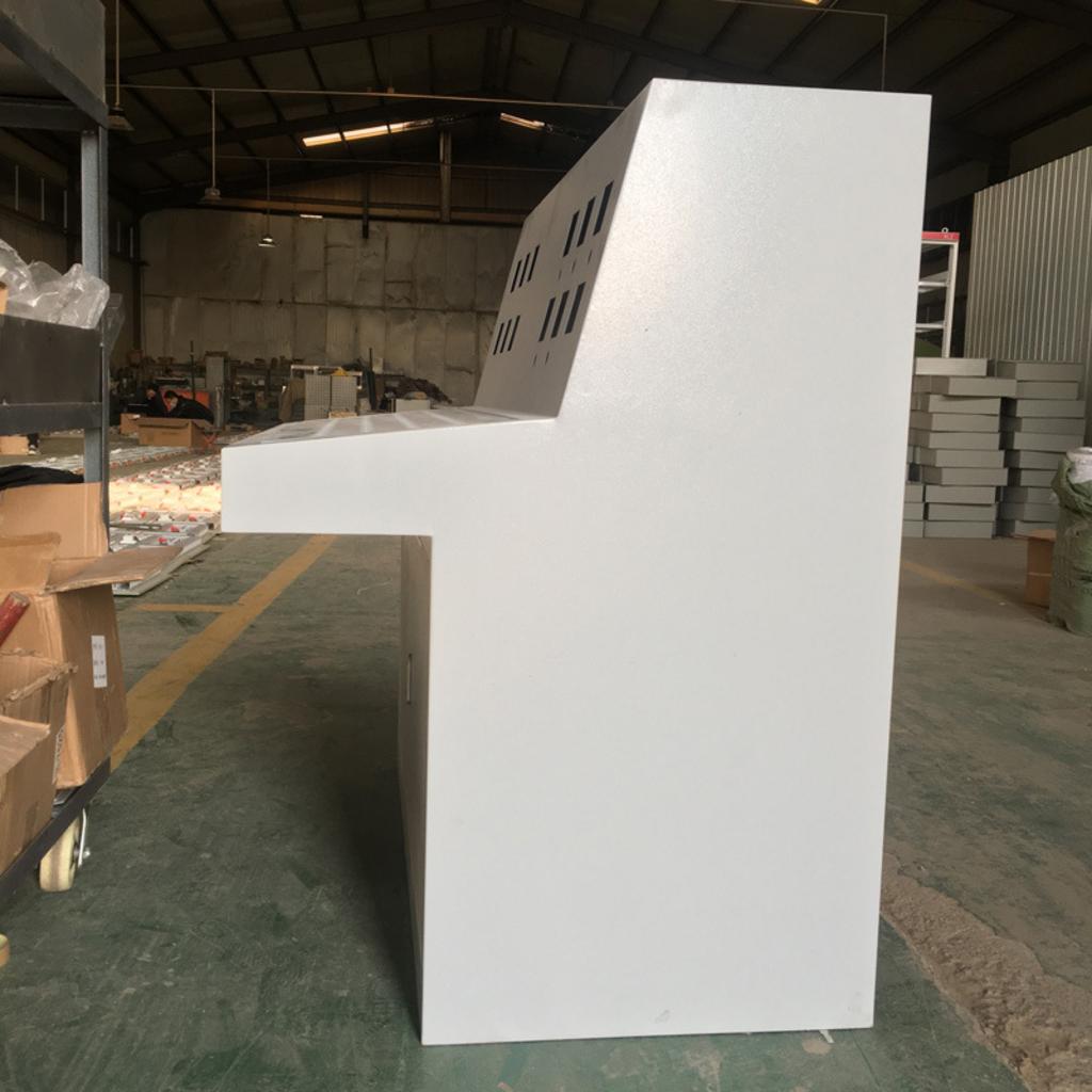 Công đoạn gia công CNC, laser, chấn và hàn tại xưởng sản xuất vỏ tủ điện