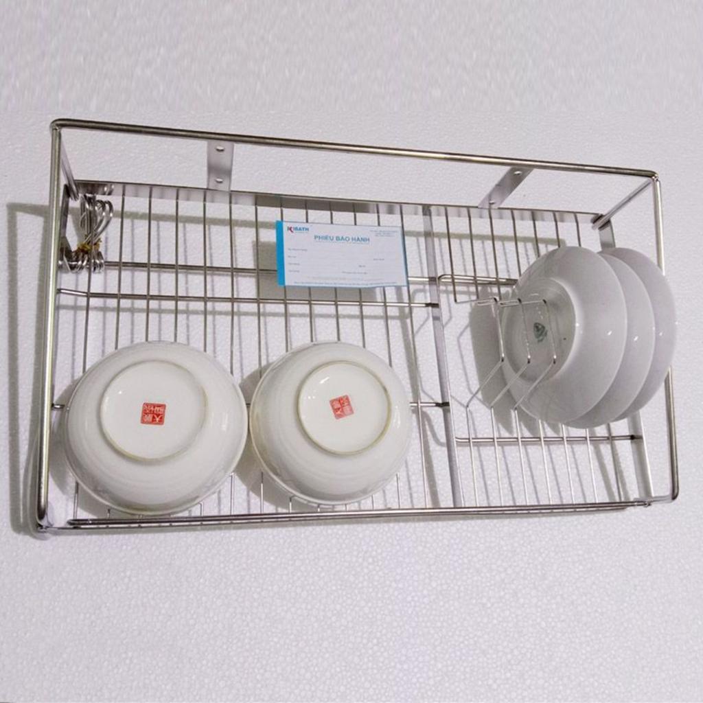 Kệ vít 1 tầng 28x12x60cm lắp trong bếp thật, tối ưu lưu trữ và giữ khu vực nấu nướng gọn hơn.