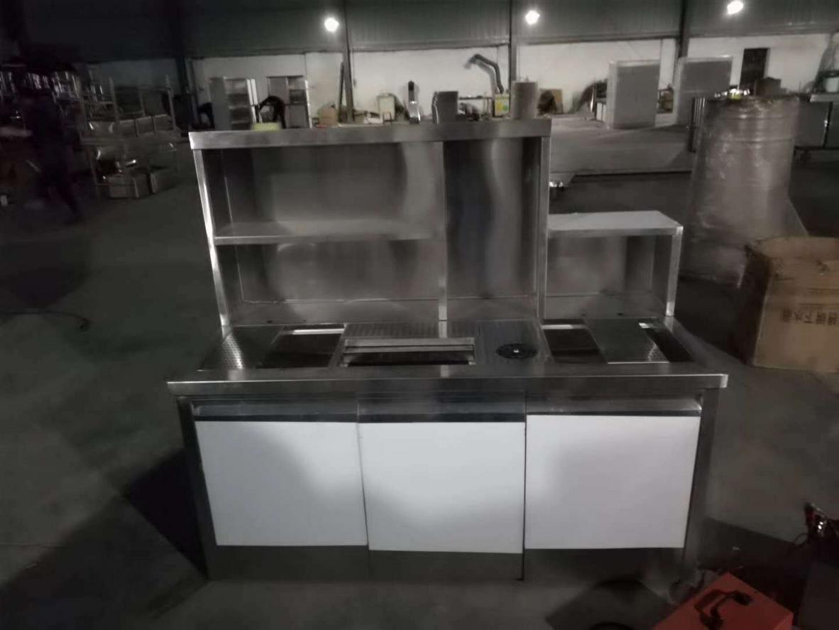 Mối hàn TIG có khí Ar bảo vệ giúp quầy pha chế inox bền và đẹp.
