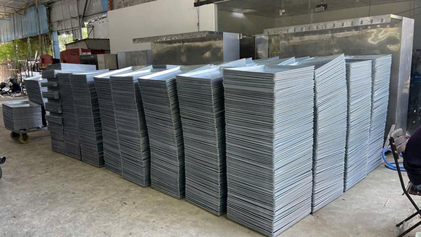 Bốn nguyên nhân chính khiến khay inox không đáp ứng được yêu cầu bảo quản trong kho lạnh.