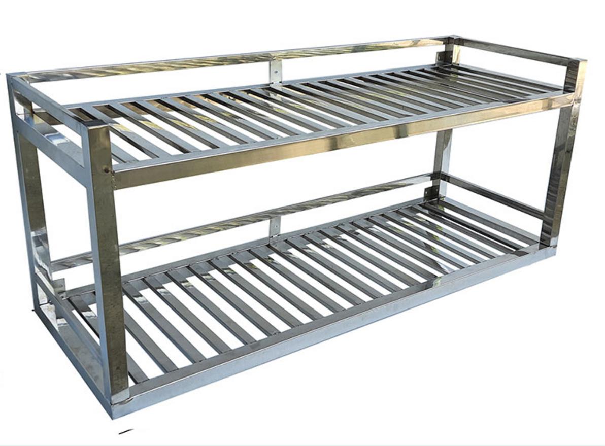 Lựa chọn Inox 304 chuẩn giúp kệ luôn sáng bóng sau nhiều năm sử dụng.