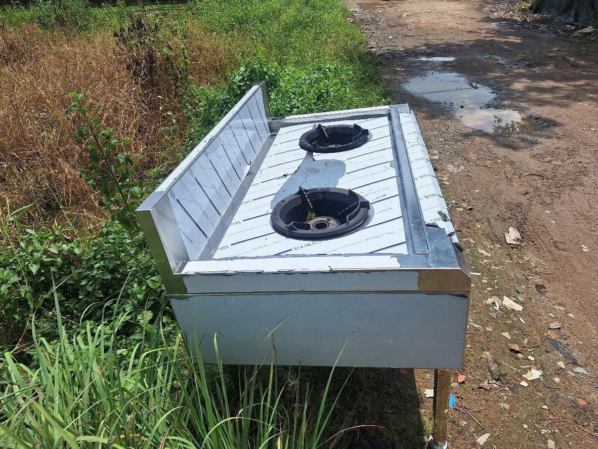 Suất ăn giờ cao điểm mới quyết định bếp cần mạnh đến mức nào.