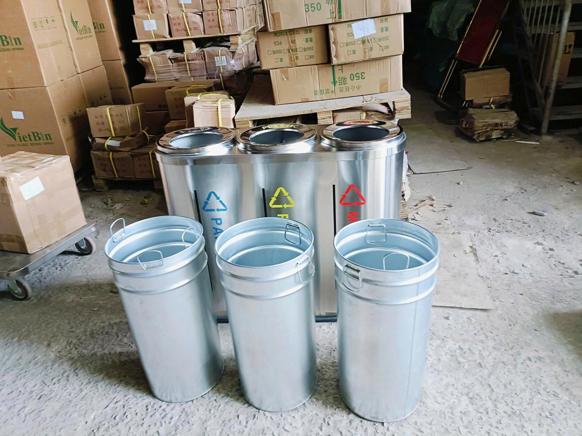 Tổng quan các nhóm thùng rác inox phổ biến theo cơ chế, chất liệu và dung tích.