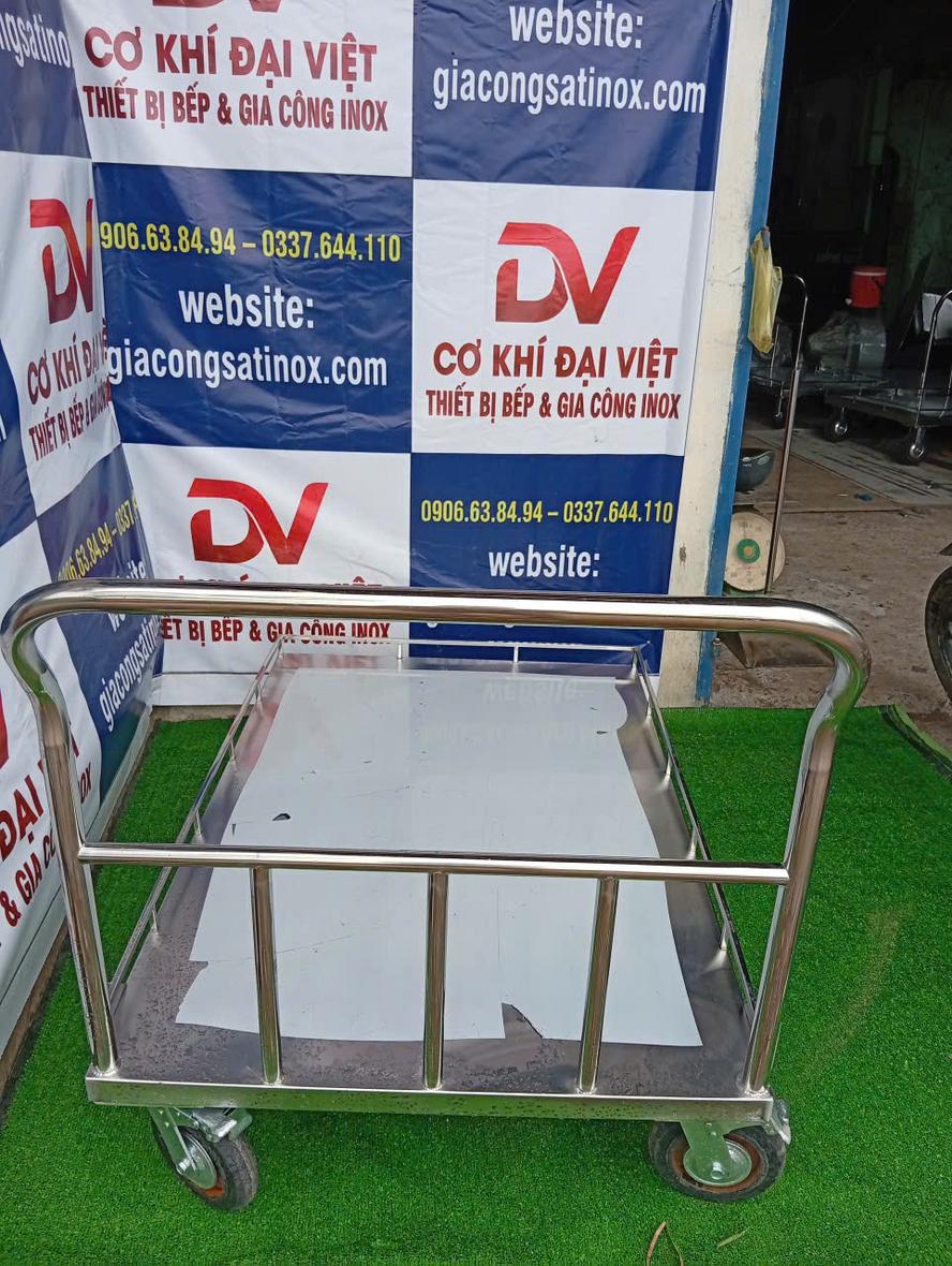 Xe đẩy inox 201 có lan can trong dự án gia công xe đẩy inox cho CÔNG TY TNHH BIG ONE ENGINEERING VIỆT NAM - Cơ Khí Đại Việt