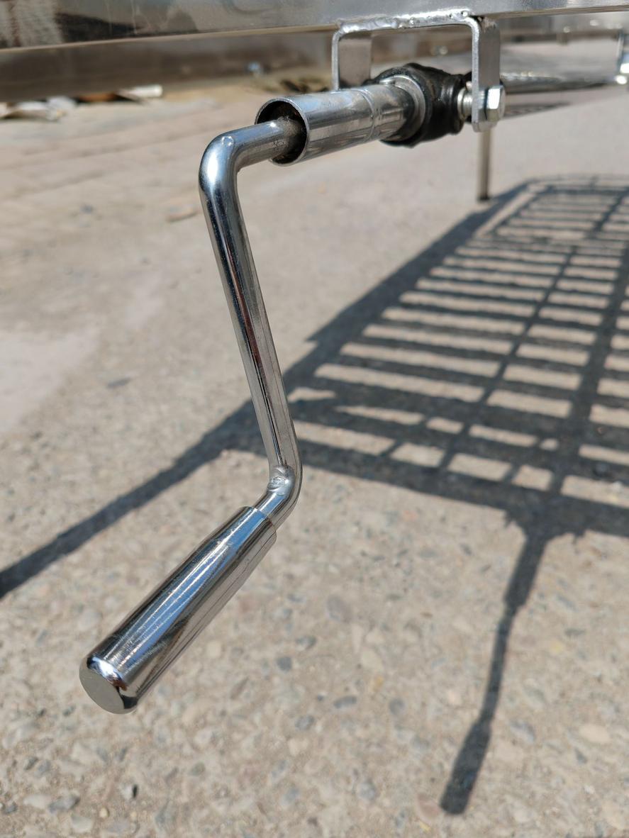 Giường inox 2 tay quay hỗ trợ nâng đầu và nâng chân cho người suy tim