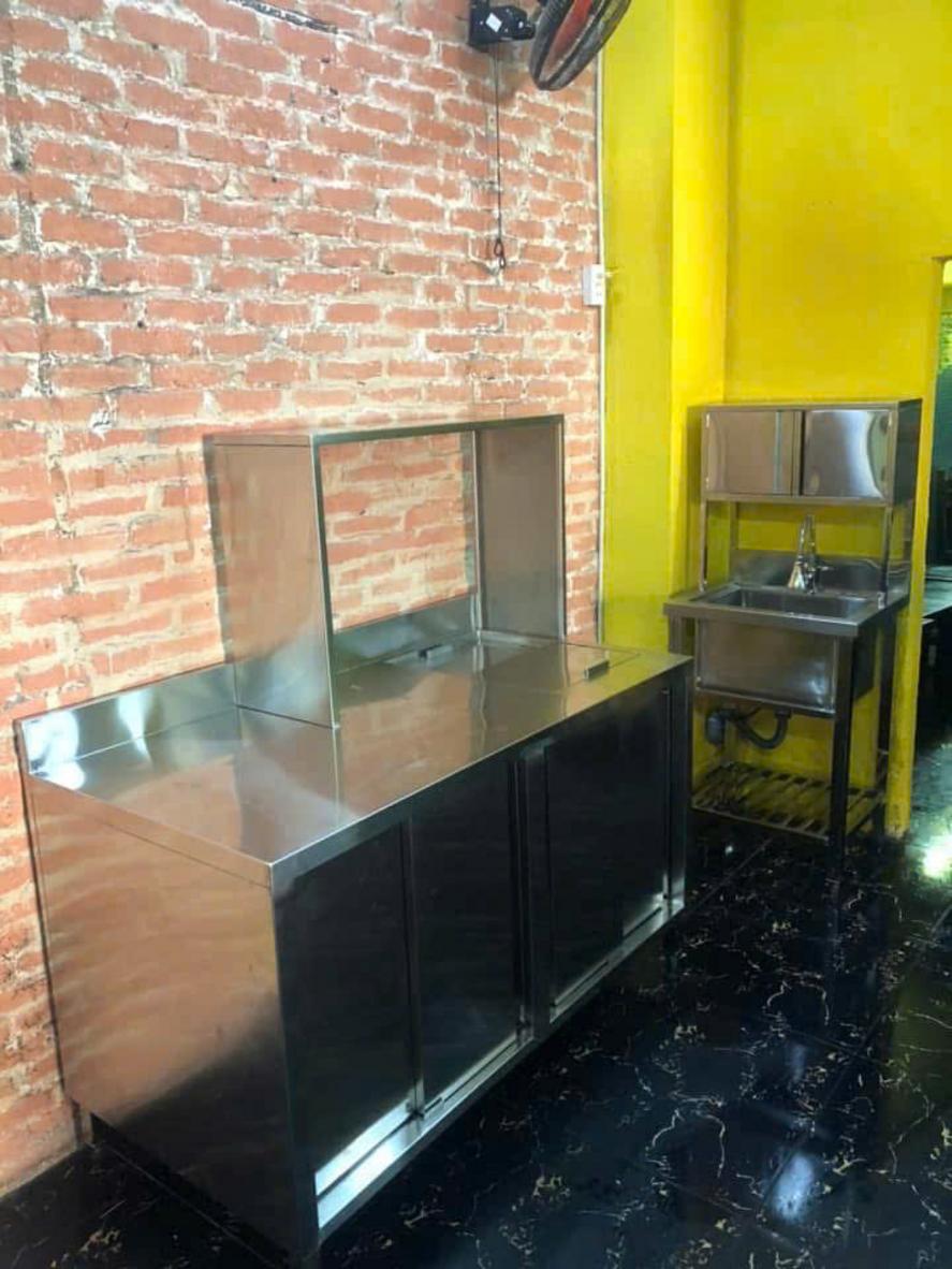 Inox 201 có giá thấp hơn nhưng dễ xỉn màu và kém an toàn hơn theo thời gian