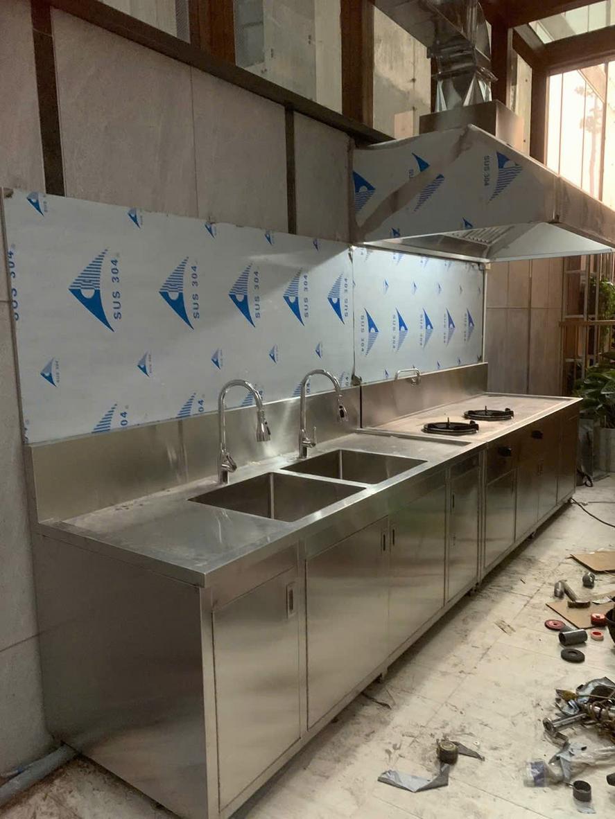 Nước và đá lạnh đọng lâu là nguyên nhân chính khiến inox 201 xuống cấp
