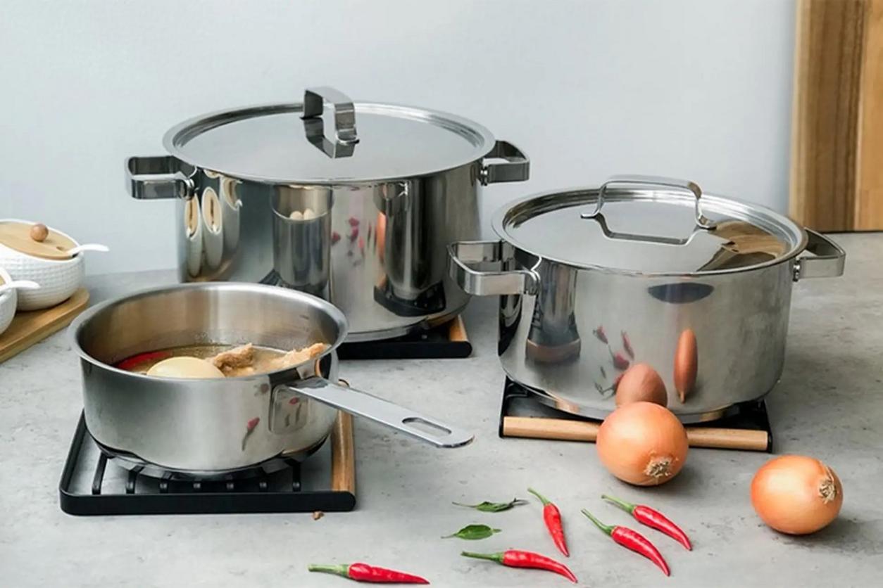 So sánh vết ố vàng bề mặt và vết gỉ sét ăn mòn trên inox