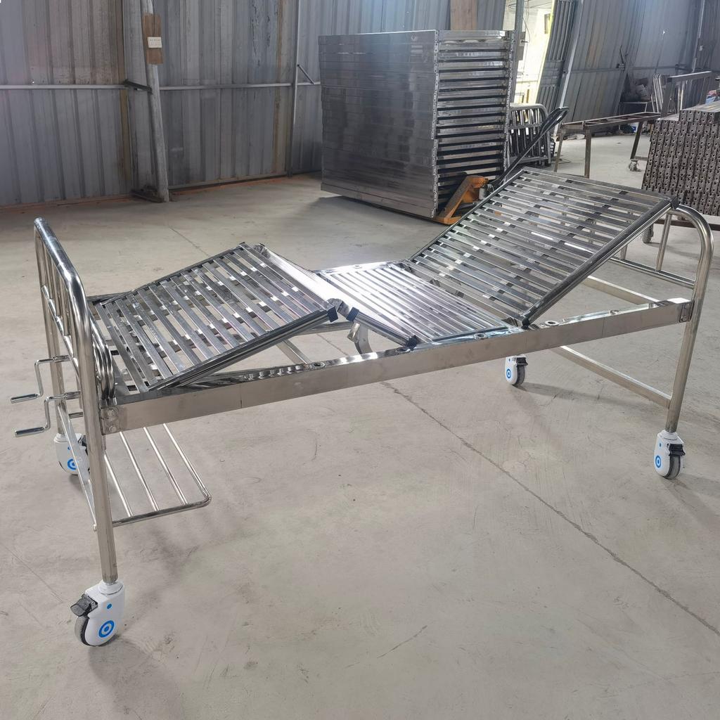 So sánh giường inox y tế cố định, 1 tay quay, 2 tay quay và 3 tay quay đa năng