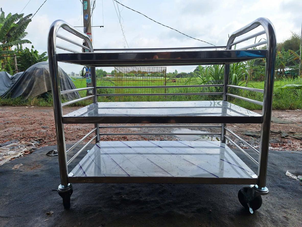Tay đẩy dạng khung vòm được hàn liền vào khung xe giúp tăng độ chắc chắn khi vận hành