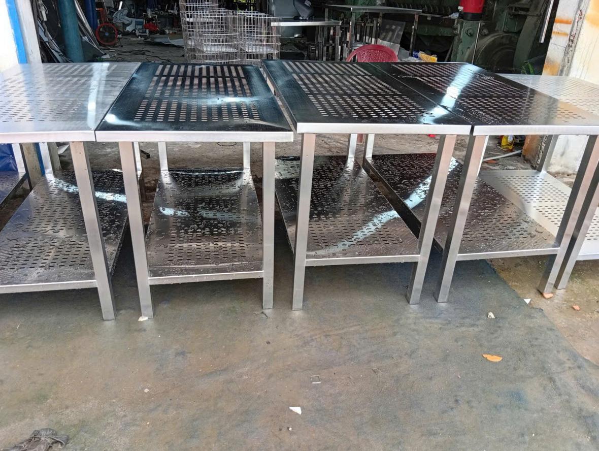 Bàn inox 304 2 tầng đột lỗ - Dự án CÔNG TY TNHH CHỈ PHẪU THUẬT CPT - Cơ Khí Đại Việt