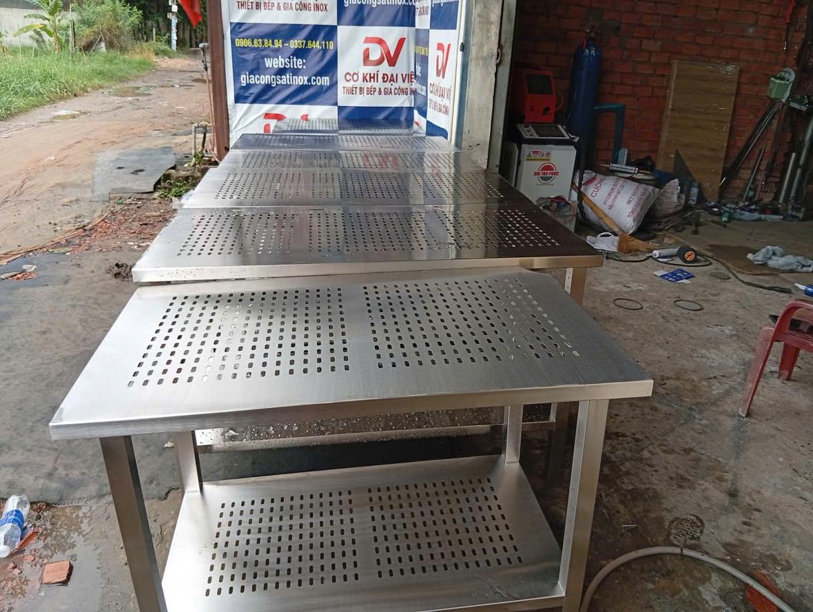 Mặt bàn đột lỗ inox 304 hoàn thiện sắc nét - Dự án CÔNG TY TNHH CHỈ PHẪU THUẬT CPT - Cơ Khí Đại Việt