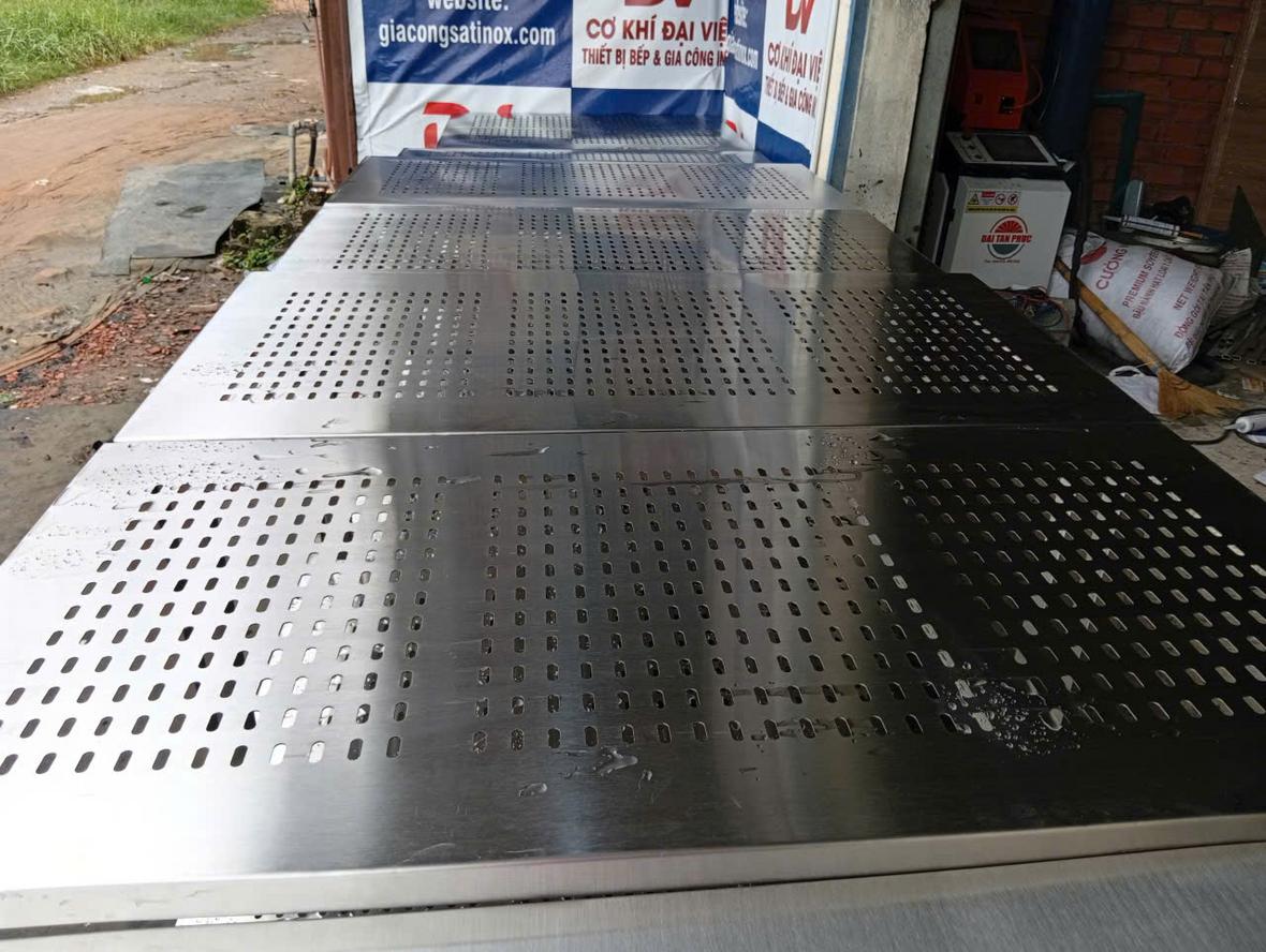 Quy trình gia công hoàn thiện bàn inox 304 tại xưởng - Cơ Khí Đại Việt