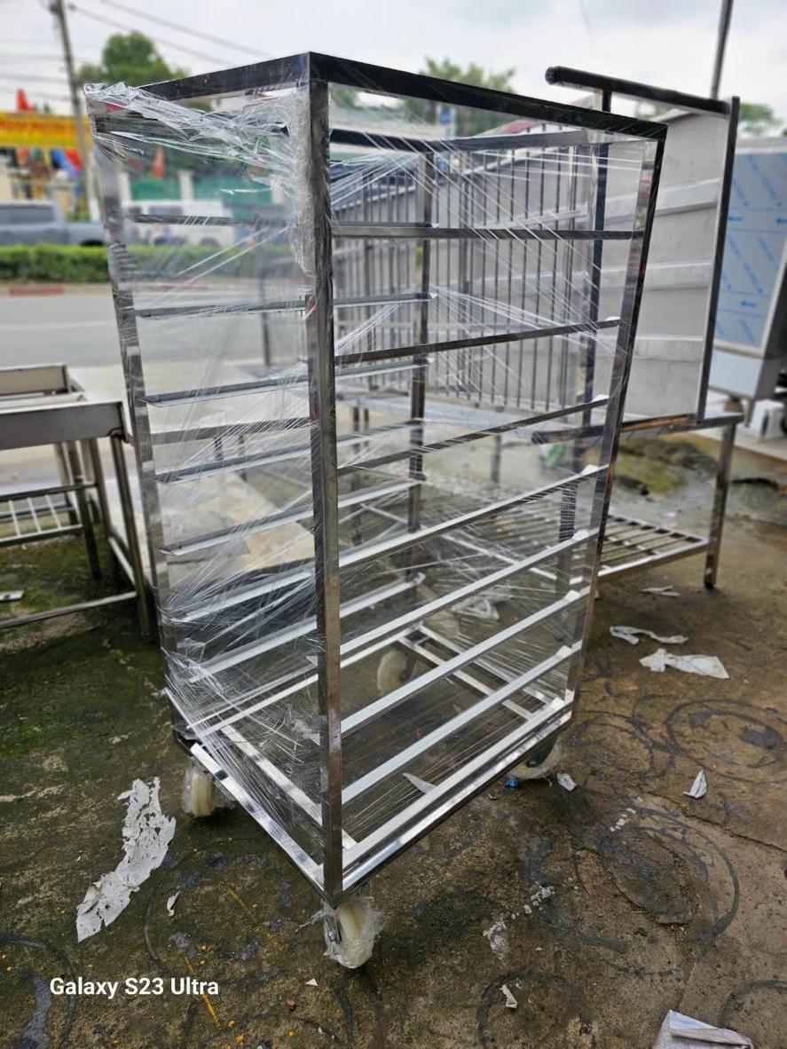 Kệ inox 304 và kệ inox 201 có thiết kế bề ngoài khá tương đồng.