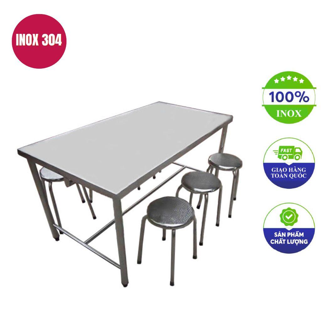 Bộ 4 ghế xếp inox móc treo gọn gàng dưới khung bàn giúp thoáng mặt sàn