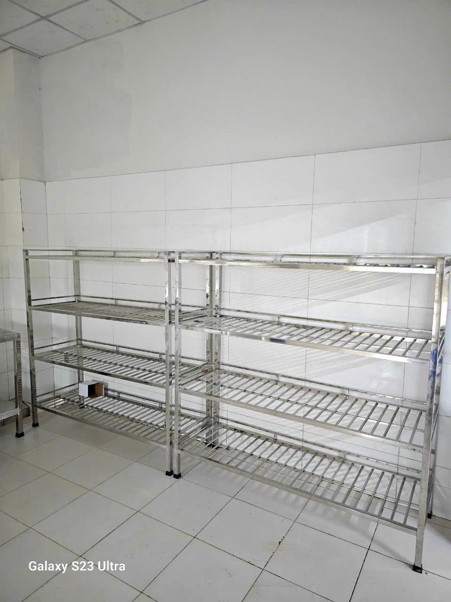 Nên chọn kệ inox 304 hay 201 phụ thuộc vào môi trường sử dụng và ngân sách thực tế.