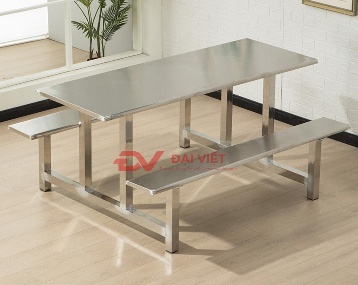 Mặt bàn inox sáng bóng, dễ vệ sinh và chống oxy hóa bề mặt