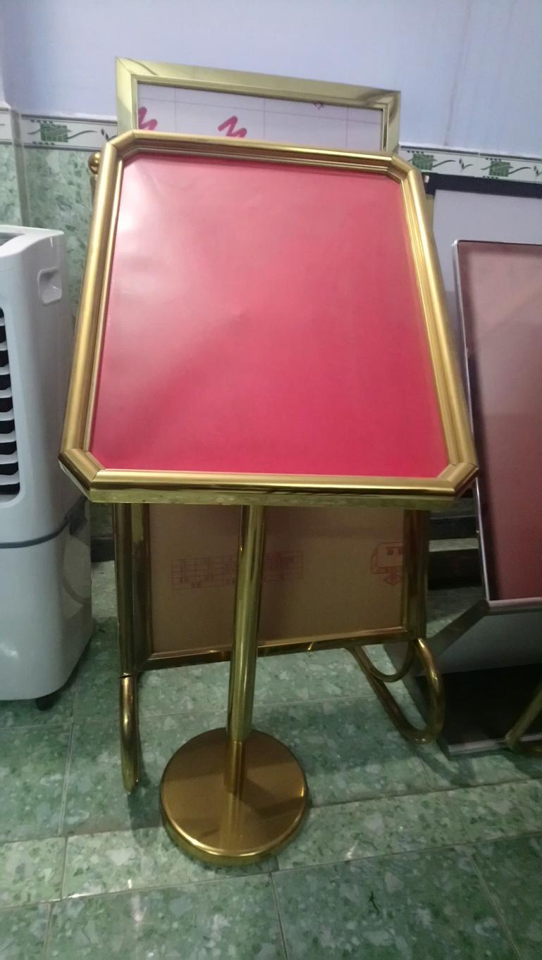 Mặt kính cường lực trong suốt và chống trầy xước của bảng chỉ dẫn D-017